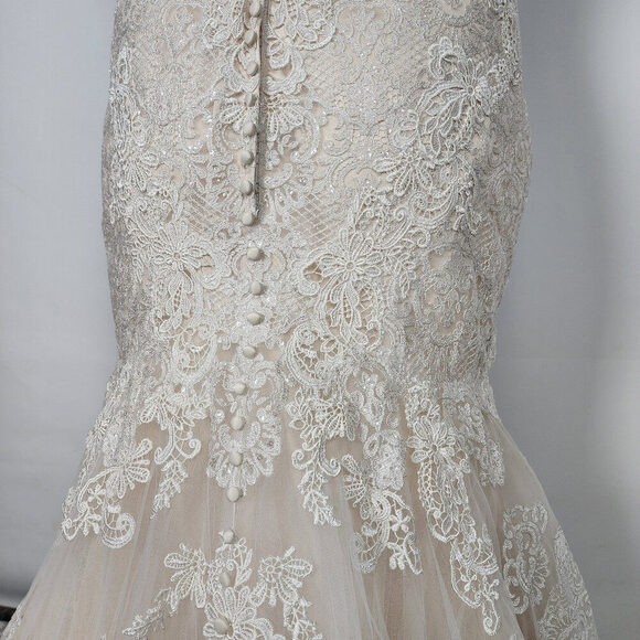 Allure Bridals 9407 Ivory Lace Mermaid Wedding Gown Size 1x-2x - Picture 8 of 11